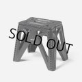 【30%OFF】TIGHTBOOTH/LABEL LOGO FOLDING STOOL（Black）［フォールディングスツール-24夏］