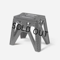 【30%OFF】TIGHTBOOTH/LABEL LOGO FOLDING STOOL（Black）［フォールディングスツール-24夏］