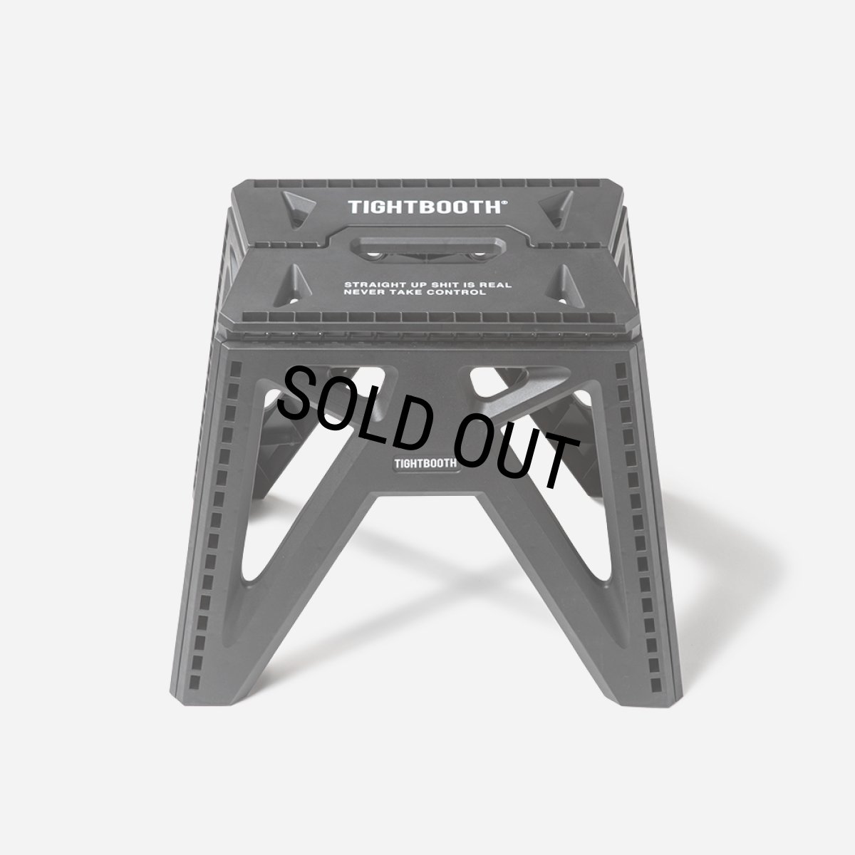 画像2: 【30%OFF】TIGHTBOOTH/LABEL LOGO FOLDING STOOL（Black）［フォールディングスツール-24夏］ (2)