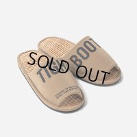 【30%OFF】TIGHTBOOTH/BIG LABEL ROOM SANDAL（Khaki）［ルームサンダル-24夏］