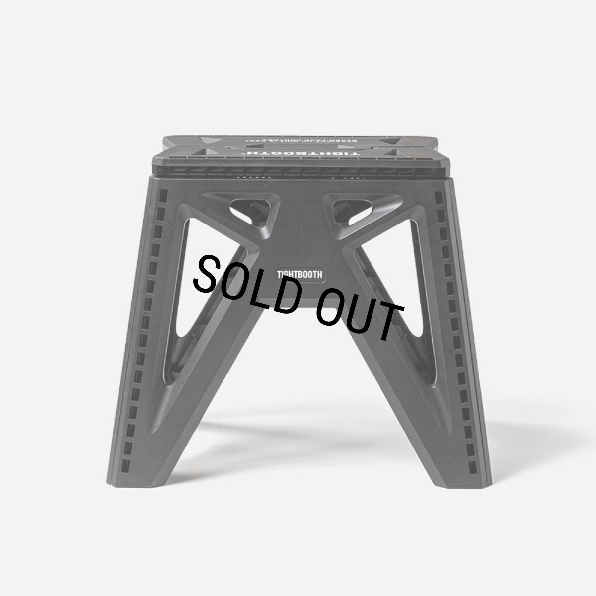 画像4: 【30%OFF】TIGHTBOOTH/LABEL LOGO FOLDING STOOL（Black）［フォールディングスツール-24夏］ (4)