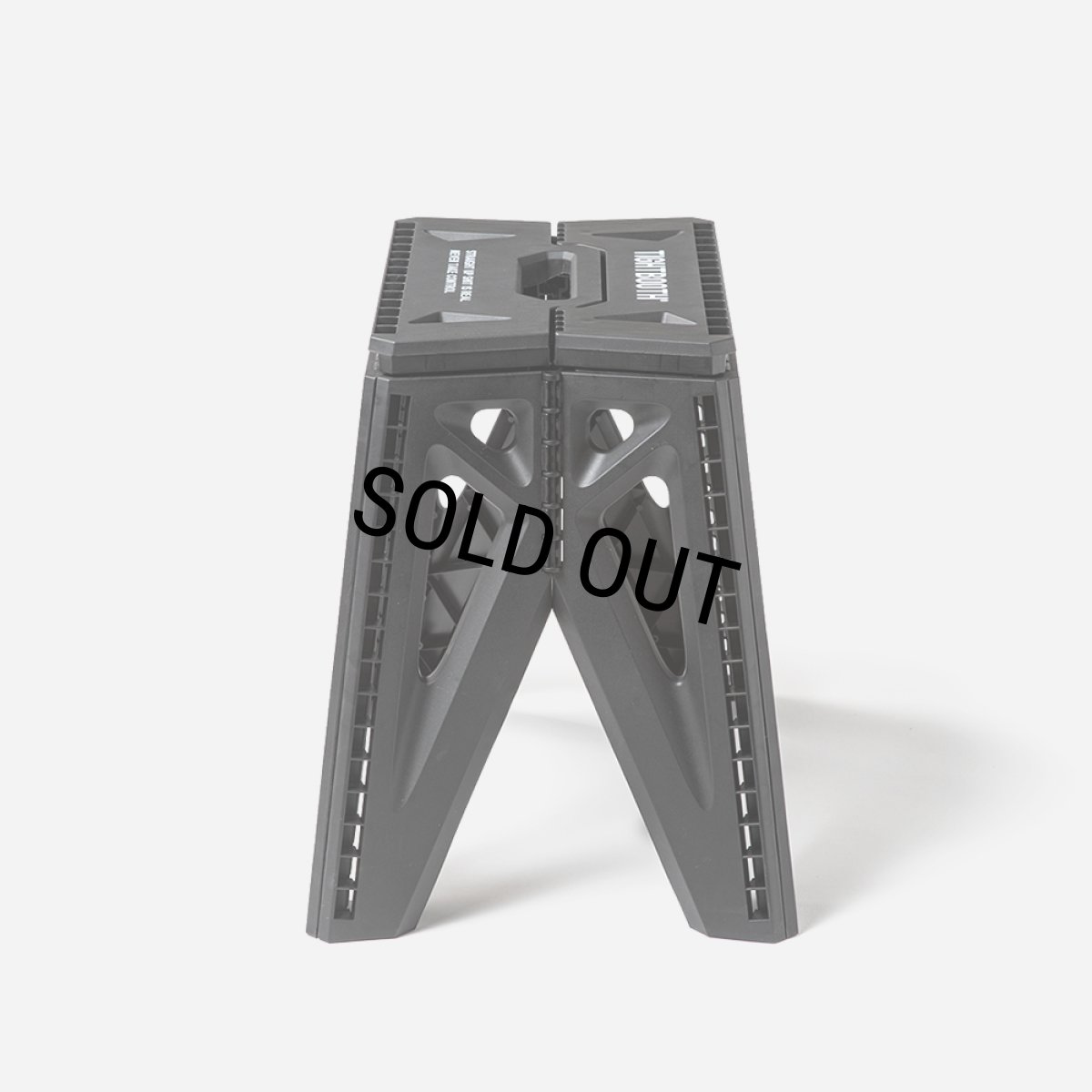 画像3: 【30%OFF】TIGHTBOOTH/LABEL LOGO FOLDING STOOL（Black）［フォールディングスツール-24夏］ (3)