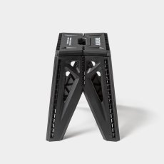 画像3: 【30%OFF】TIGHTBOOTH/LABEL LOGO FOLDING STOOL（Black）［フォールディングスツール-24夏］ (3)
