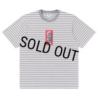 BlackEyePatch/STRIPED HWC LABEL TEE（MULTI）
