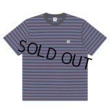 BlackEyePatch/BORDERED SMALL OG LABEL TEE（MULTI）