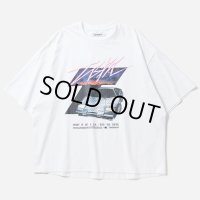 TIGHTBOOTH/INITIAL T T-SHIRT（White）［プリントT-24秋冬］