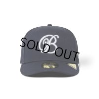 BlackEyePatch/B EMBELEM PRE CURVED NEW ERA CAP（NAVY）