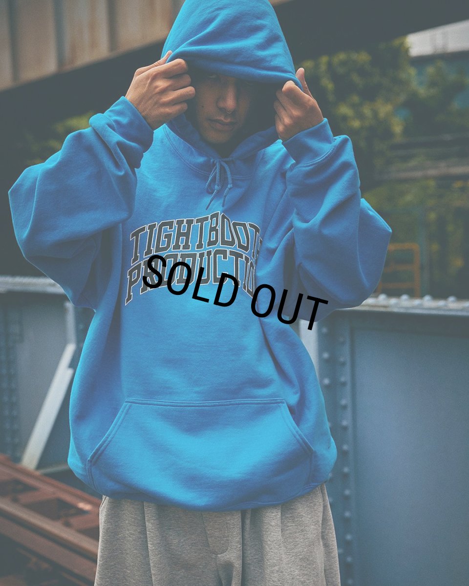 画像2: 【30%OFF】TIGHTBOOTH/COLLEGE HOODED SWEAT SHIRT（Blue）［プルオーバーパーカー-24秋冬］ (2)