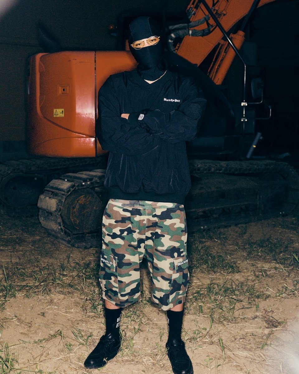 画像4: BlackEyePatch/BLACKLETTER V NECK NYLON PULLOVER(BLACK) (4)