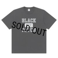 BlackEyePatch/COLLEGE LOGO TEE（BLACK）
