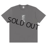 BlackEyePatch/HANDLE WITH CARE TEE（CHARCOAL）