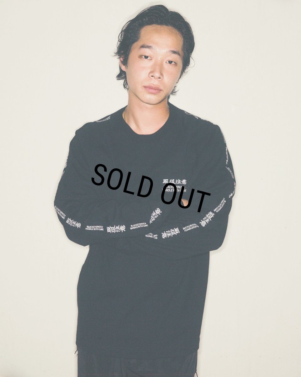 画像3: BlackEyePatch/HWC EMBROIDERED RAGLAN L/S TEE(WHITE) (3)