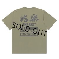 BlackEyePatch/CHORAKU IN THE HOOD TEE（OLIVE）
