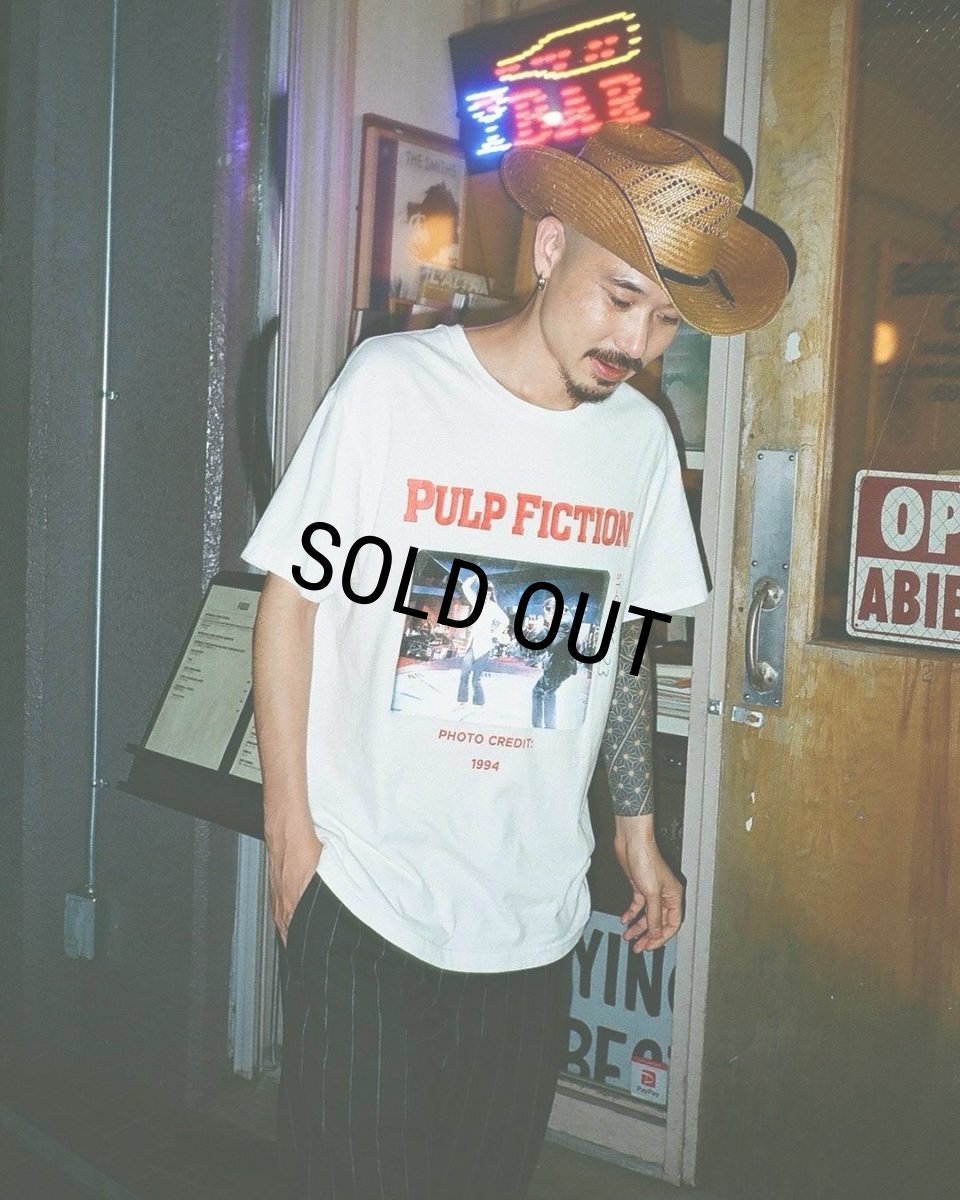 画像2: WACKO MARIA/PULP FICTION / T-SHIRT（WHITE）［プリントT-24秋冬］ (2)