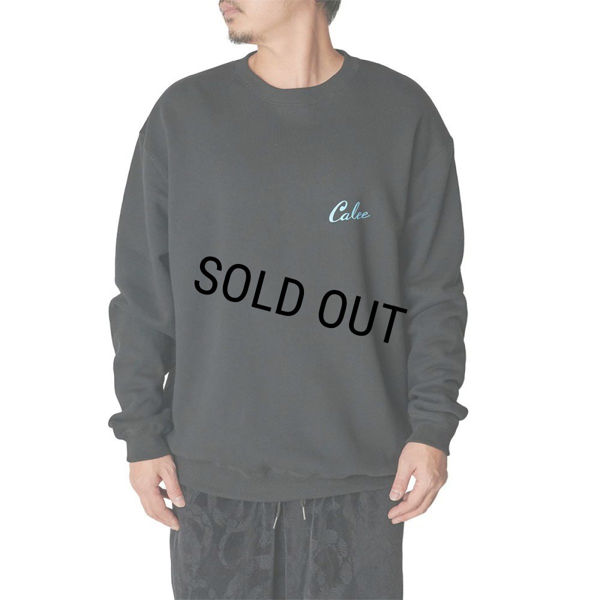 画像3: CALEE/SYNDICATE RETRO GIRL CREW NECK SW ＜NATURALLY PAINT DESIGN＞（Lt.BEIGE）［クルーネックスウェット-24秋冬］ (3)