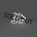 ANTIDOTE BUYERS CLUB/Engraved Initial Ring（Silver）