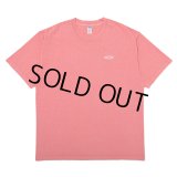 CHALLENGER/PIGMENT LOGO TEE（LT CHERRY）［ピグメント染め刺繍T-25春夏］