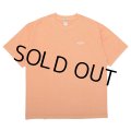 CHALLENGER/PIGMENT LOGO TEE（LT ORANGE）［ピグメント染め刺繍T-25春夏］