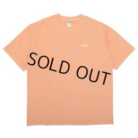 CHALLENGER/PIGMENT LOGO TEE（LT ORANGE）［ピグメント染め刺繍T-25春夏］