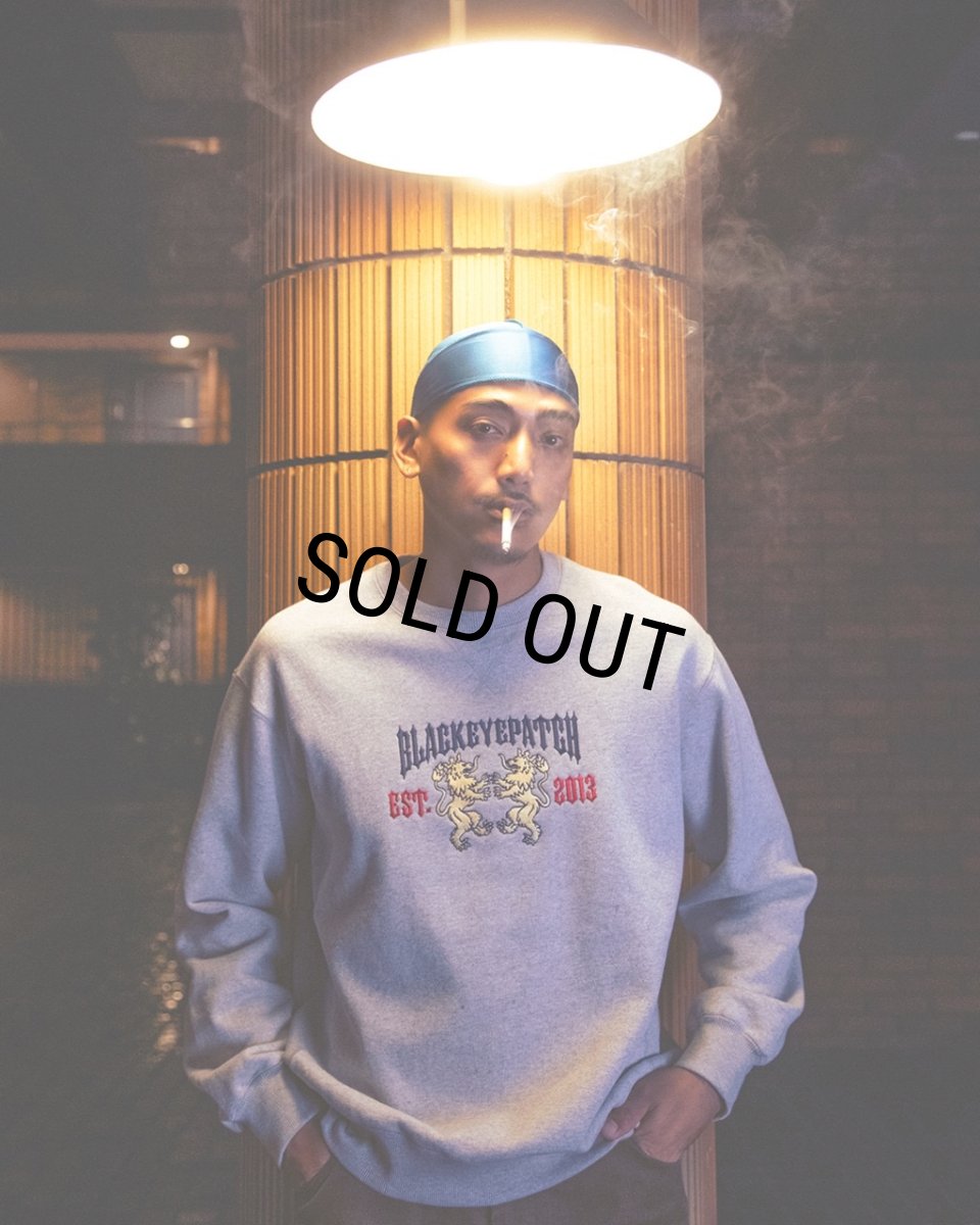 画像2: BlackEyePatch/HERALDIC COLLEGE CREW SWEAT(BLACK) (2)