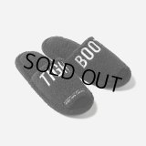 TIGHTBOOTH/LABEL LOGO BOA SANDAL（Black）［ルームボアサンダル-24秋冬］