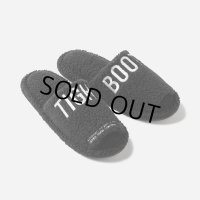 TIGHTBOOTH/LABEL LOGO BOA SANDAL（Black）［ルームボアサンダル-24秋冬］