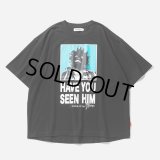 TIGHTBOOTH/TBKB / HAVE YOU SEEN HIM T-SHIRT（Black）［プリントT-24冬］