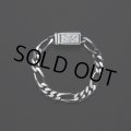 ANTIDOTE BUYERS CLUB/Engraved Box Clasp Figaro Bracelet（Silver）