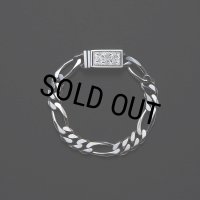 ANTIDOTE BUYERS CLUB/Engraved Box Clasp Figaro Bracelet（Silver）
