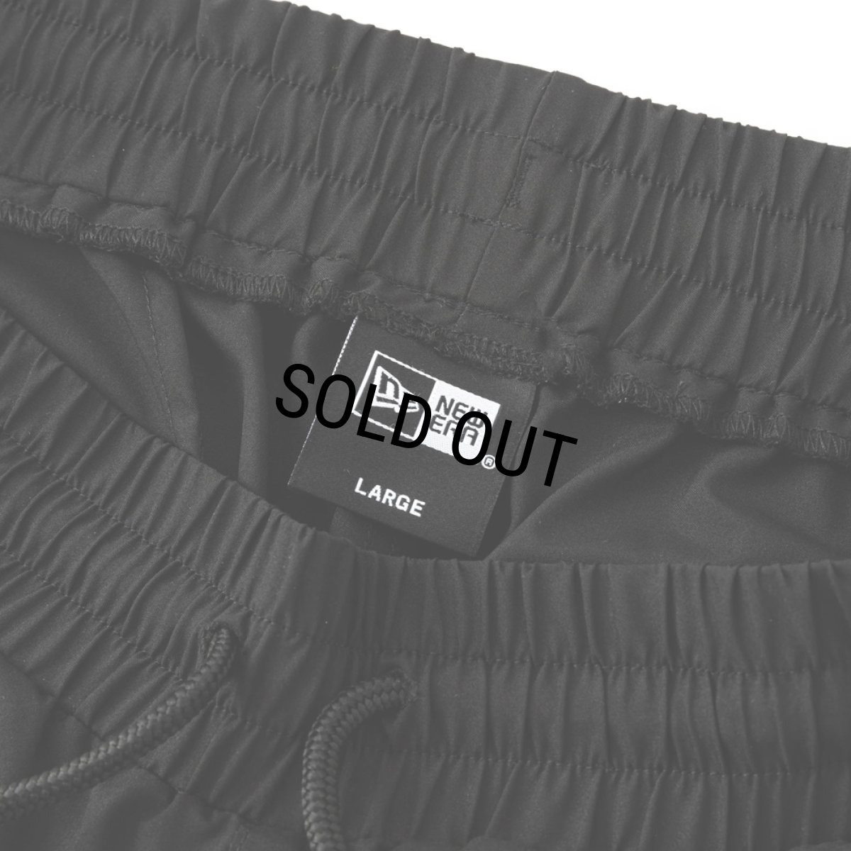 画像4: 【40%OFF】CALEE/× NEWERA CALEE LOGO OVERSIZED PIPING TRACK PANTS＜EXCLUSIVE＞（BLACK）［トラックパンツ-25春夏］ (4)