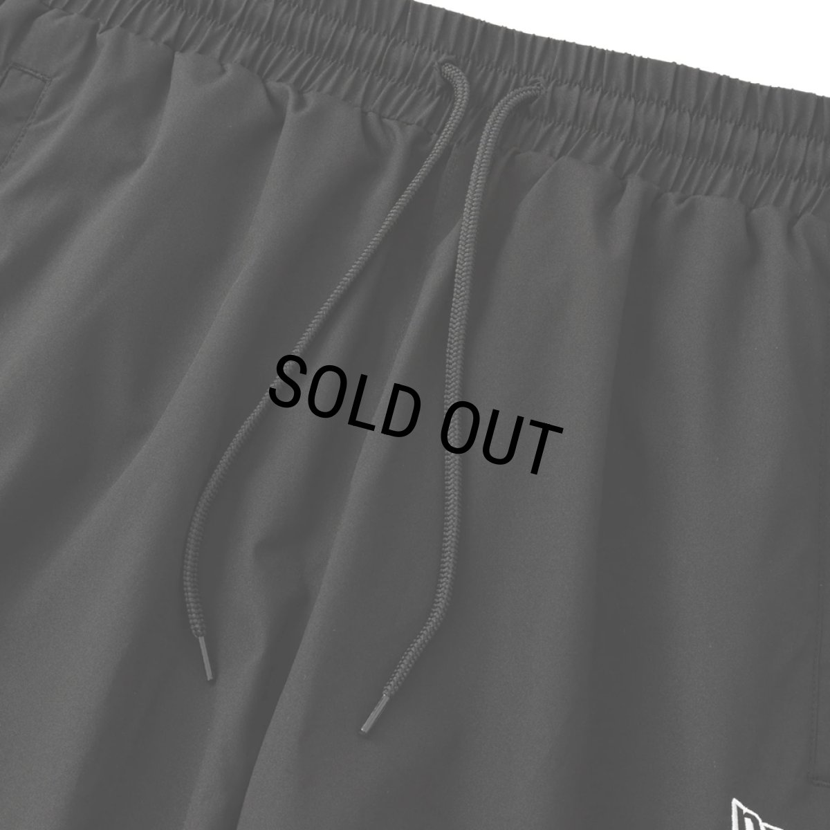 画像3: 【40%OFF】CALEE/× NEWERA CALEE LOGO OVERSIZED PIPING TRACK PANTS＜EXCLUSIVE＞（BLACK）［トラックパンツ-25春夏］ (3)