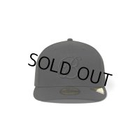 BlackEyePatch/B EMBLEM PRE CURVED NEW ERA CAP（BLACK）