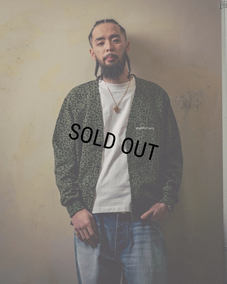 画像3: BlackEyePatch/OE LOGO LEOPARD PATTERNED CARIDIGAN（OLIVE） (3)