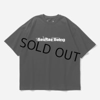 TIGHTBOOTH x SauRas Being S/S T-SHIRT（Black）［プリントT-25春夏］