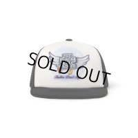 BlackEyePatch/FLYING OG BOY AIRBRUSHED MESH CAP（WHITE/BLACK）