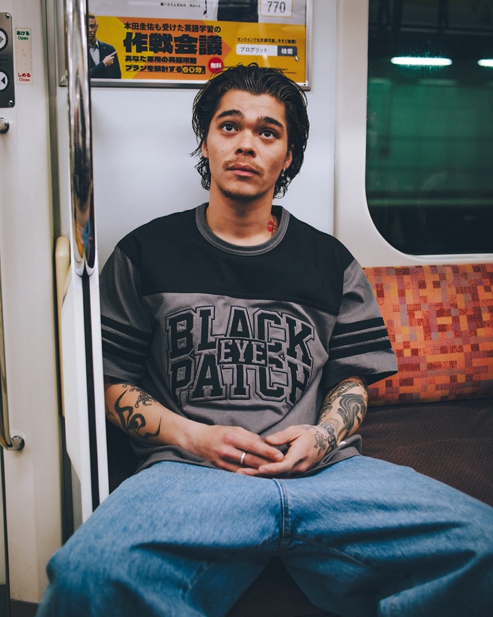 画像3: BlackEyePatch/BLOCK COLLEGE 2 TONE HOCKEY TEE（CHARCOAL） (3)