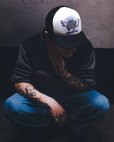 画像3: BlackEyePatch/FLYING OG BOY AIRBRUSHED MESH CAP（WHITE/BLACK） (3)