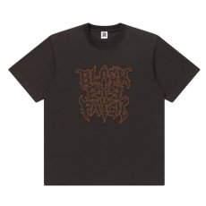 画像1: BlackEyePatch/TRAP METAL STITCHED LOGO TEE(DARK BROWN) (1)