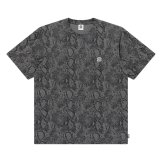 BlackEyePatch/SMALL OG PYTHON PATTERNED TEE（CHARCOAL）