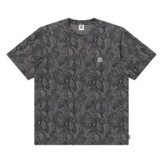 画像1: BlackEyePatch/SMALL OG PYTHON PATTERNED TEE（CHARCOAL） (1)