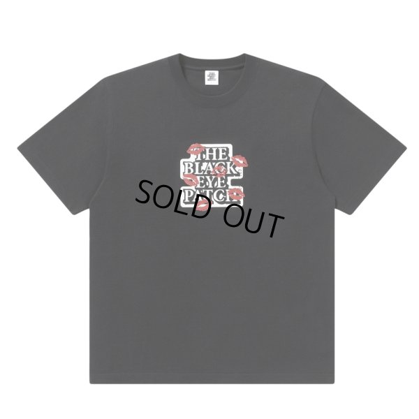 画像1: BlackEyePatch/KISSES ON OG LABEL TEE（BLACK）