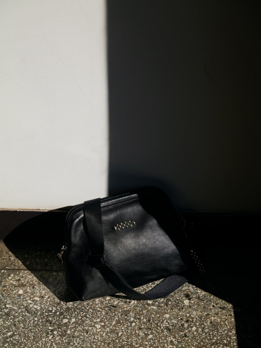 画像9: CALEE/STUDS LEATHER SHOULDER BAG ＜INTERNAL FLEX FRAME TYPE＞（BLACK）［レザーショルダーバッグ-25春夏］ (9)