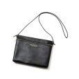画像1: CALEE/STUDS LEATHER ZIP SACOCHE（BLACK）［レザージップサコッシュ-25春夏］ (1)