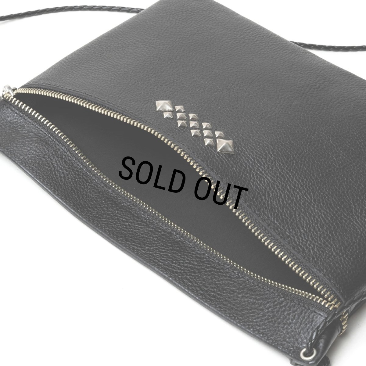 画像3: CALEE/STUDS LEATHER ZIP SACOCHE（BLACK）［レザージップサコッシュ-25春夏］ (3)