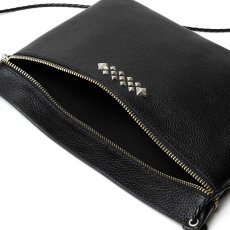 画像3: CALEE/STUDS LEATHER ZIP SACOCHE（BLACK）［レザージップサコッシュ-25春夏］ (3)