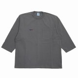 ROUGH AND RUGGED/DESIGN QS（GRAY）［刺繍+プリント7分袖ポケT-25春夏］