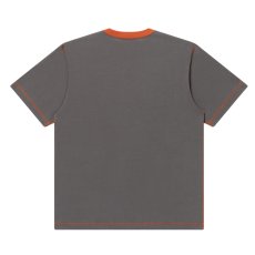 画像2: BlackEyePatch/HERALDIC COLLEGE STITCH TONED TEE（CHARCOAL） (2)
