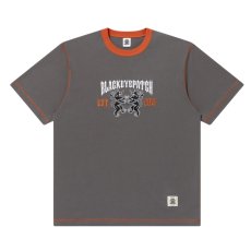 画像1: BlackEyePatch/HERALDIC COLLEGE STITCH TONED TEE（CHARCOAL） (1)