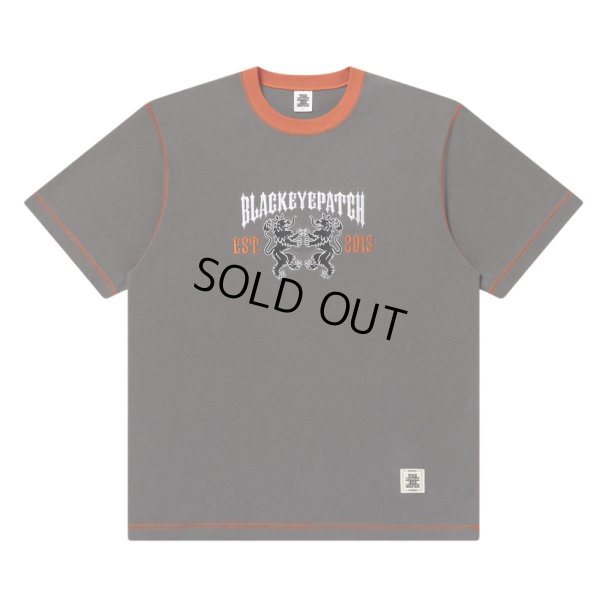 画像1: BlackEyePatch/HERALDIC COLLEGE STITCH TONED TEE（CHARCOAL）
