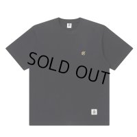 BlackEyePatch/HEAVY WEIGHT SMALL B EMBLEM TEE（BLACK）